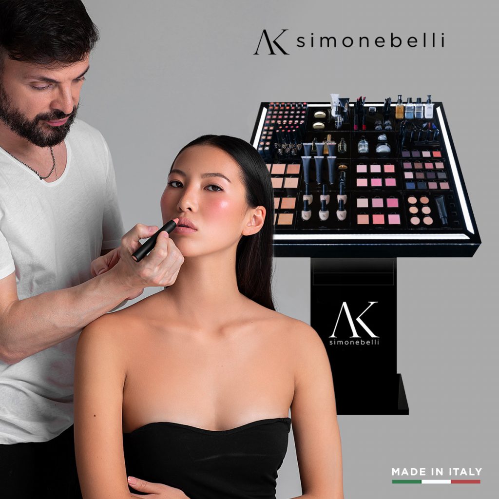 Simone Belli make-up artist, diventa rivenditore professionale della sua linea selezionata